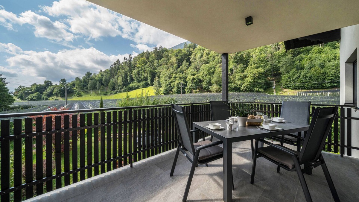 Tesimo Apartment | Holiday Apartment "Wiesgut Jonagold" with Mountain View, Private Terrace & Wi-Fi