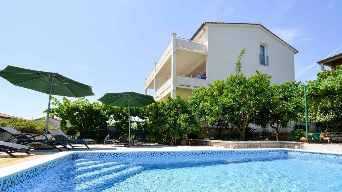 Vintijan Apartment | Holiday apartment with balcony and TV-SAT