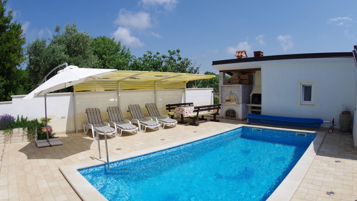 Vinkuran Apartment | Holiday apartment with 3 bedrooms and private pool