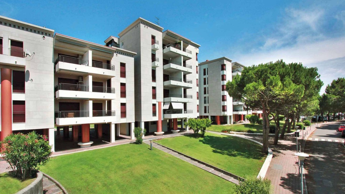 Lignano Sabbiadoro Apartment | Holiday apartment with air conditioning, balcony and roof terrace