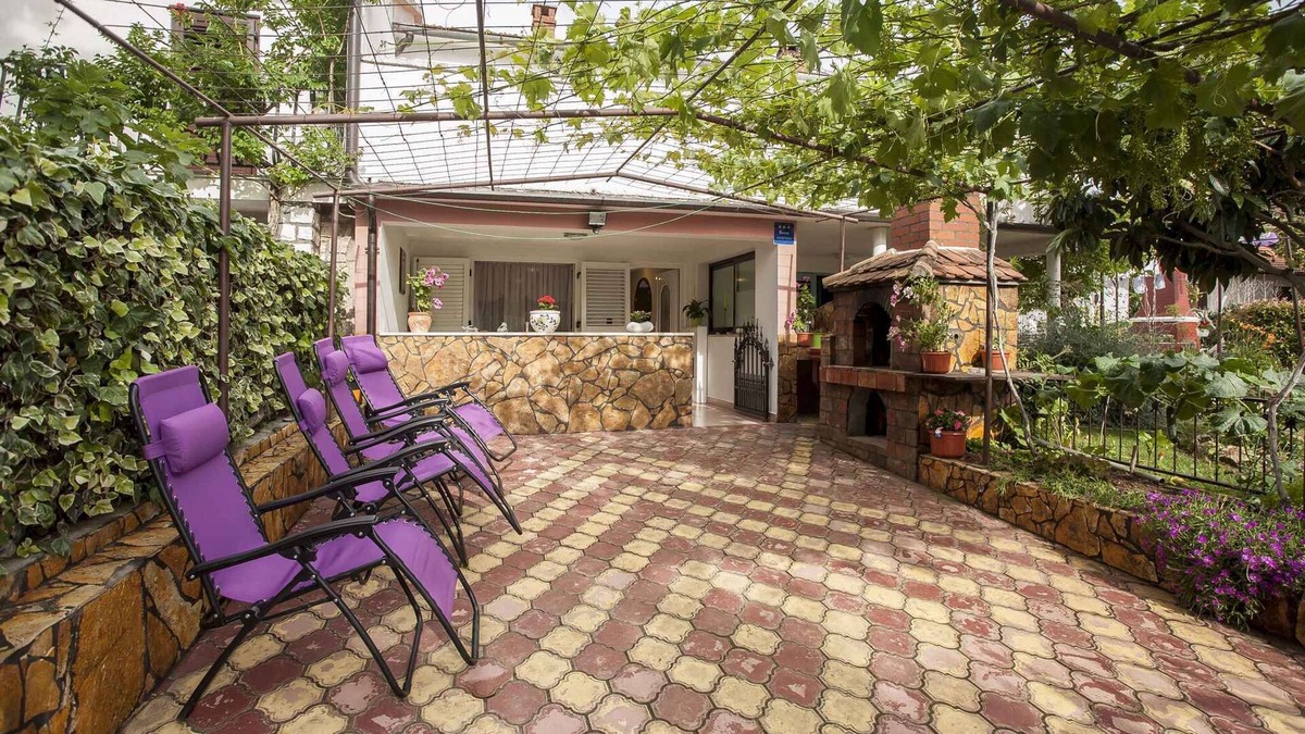 Borik Apartment | Holiday apartment with whirlpool bathtub and barbecue