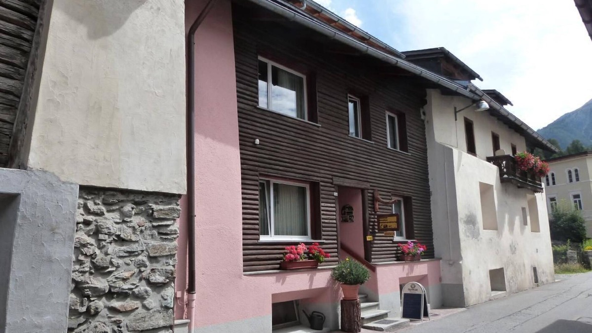 Zernez Apartment | Holiday apartment Zernez for 1 - 4 persons with 2 bedrooms - Holiday apartment