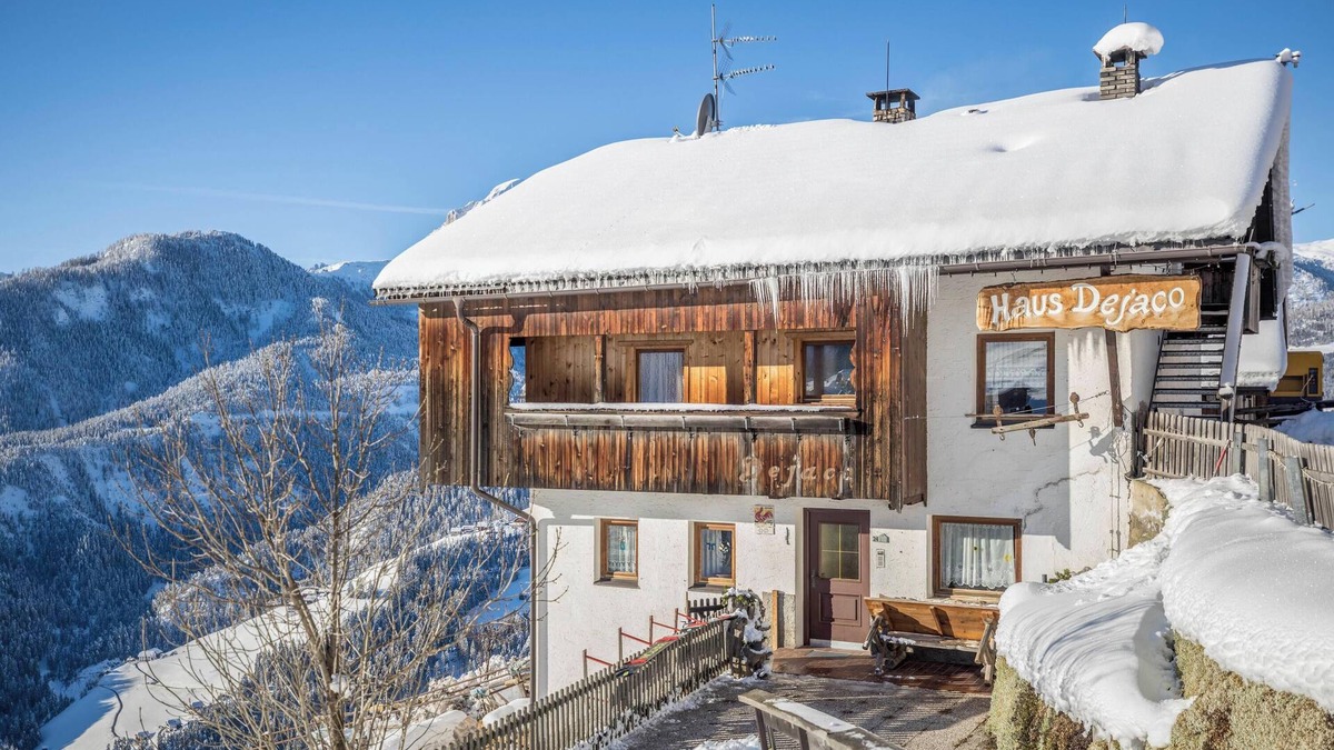 Giogo Piccolo Apartment | Holiday at Farmyard Rosshof - Holiday Apartment Primo Piano with Wi-Fi & Balcony