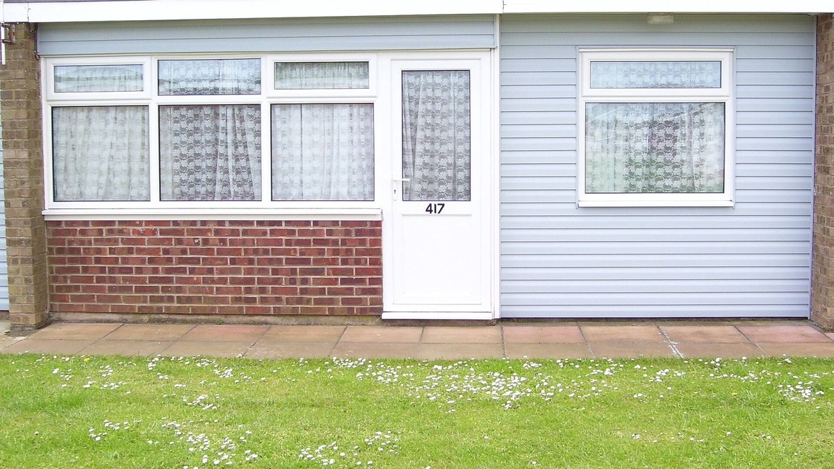 Great Yarmouth Ski Chalet | Holiday Chalet In Hemsby on Sundowner Holiday Park - No Pets