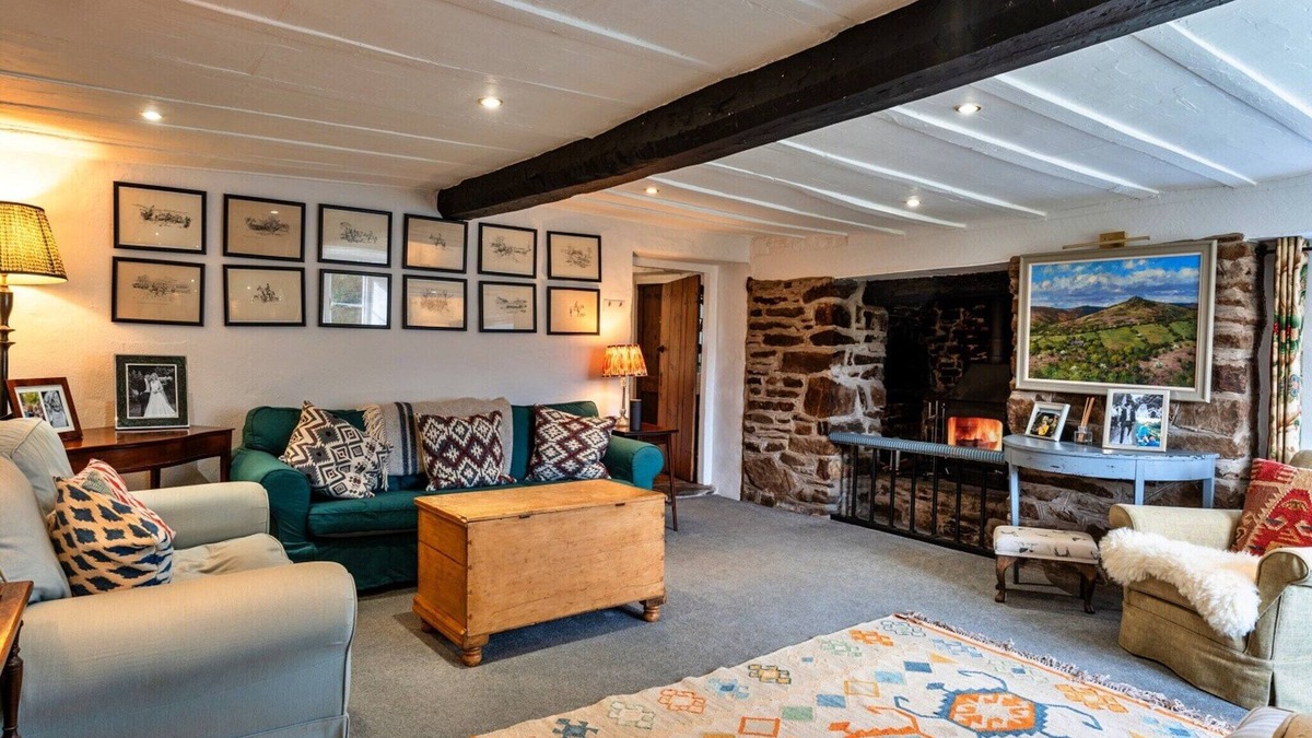 South Molton Cottage | Holiday cottage with private garden, No Deposit