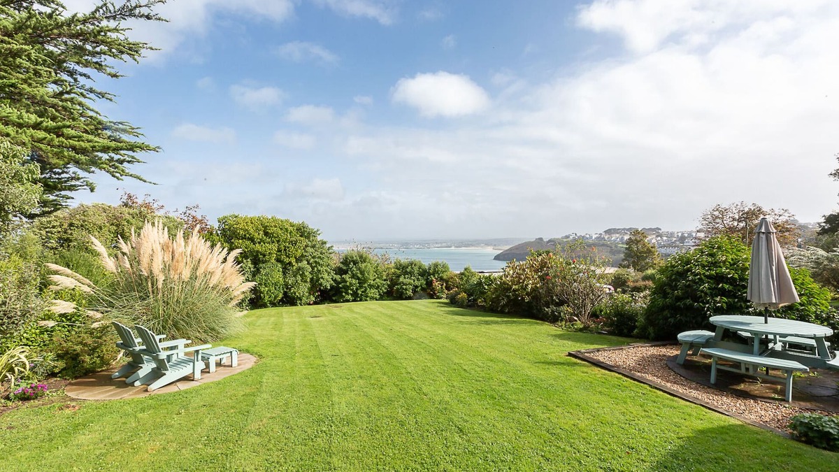 Carbis Bay House | Holiday Cottage with Private Indoor Swimming Pool & Off-Road Car Parking