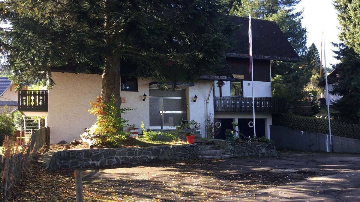 Altglashutten House | Holiday Home 'Haus vor Anker' with Mountain View, Private Garden & WiFi