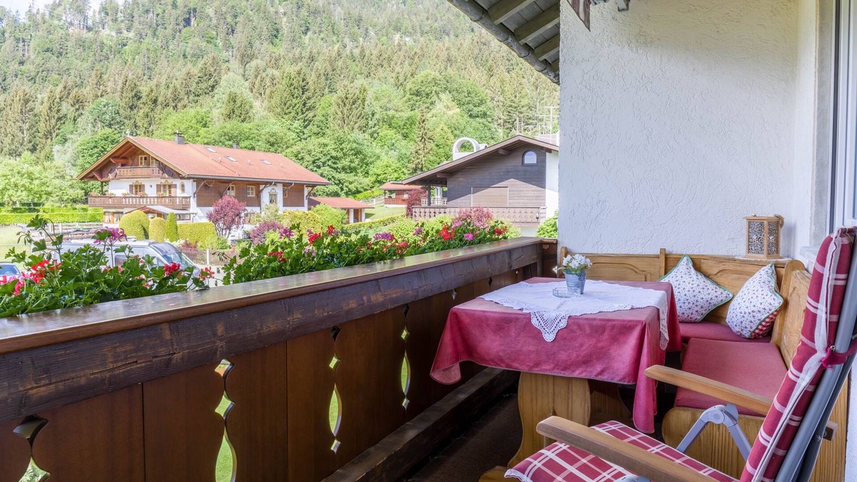 Sonnenbichl Apartment | Holiday Apartment "Annamirl" with Balcony, Mountain View & Wi-Fi
