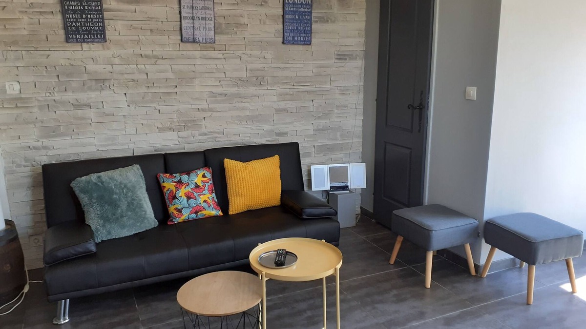 Ensues-la-Redonne House | holiday ENSUES LA REDONNE T2 (50m2) -close Provence creek