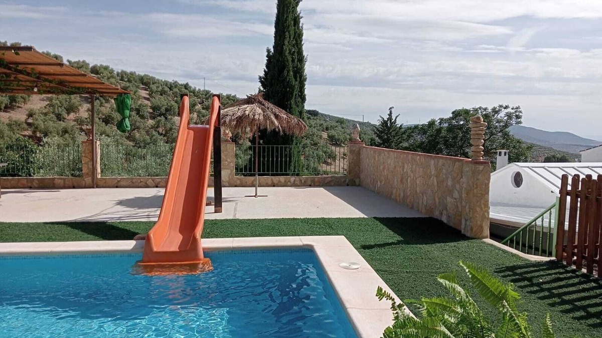 Villanueva de Algaidas House | Holiday Home 'Casa La Pedriza Completa' with Mountain View, Private Pool and Wi-Fi
