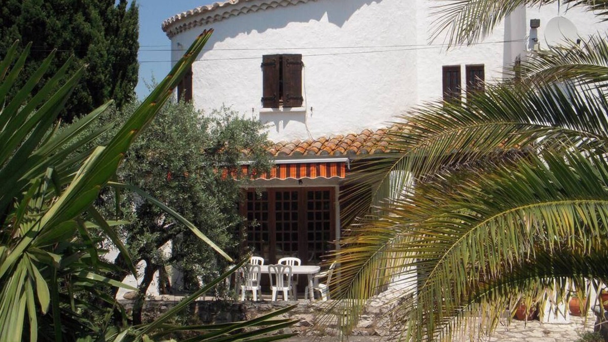 Arles Apartment | Holiday flat of the size of 45 m² on a large estate with pool close to Arles