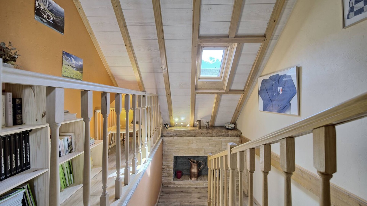 Adervielle-Pouchergues House | Holiday Home 'Maison De Montagne' with Mountain View, Private Terrace and Wi-Fi