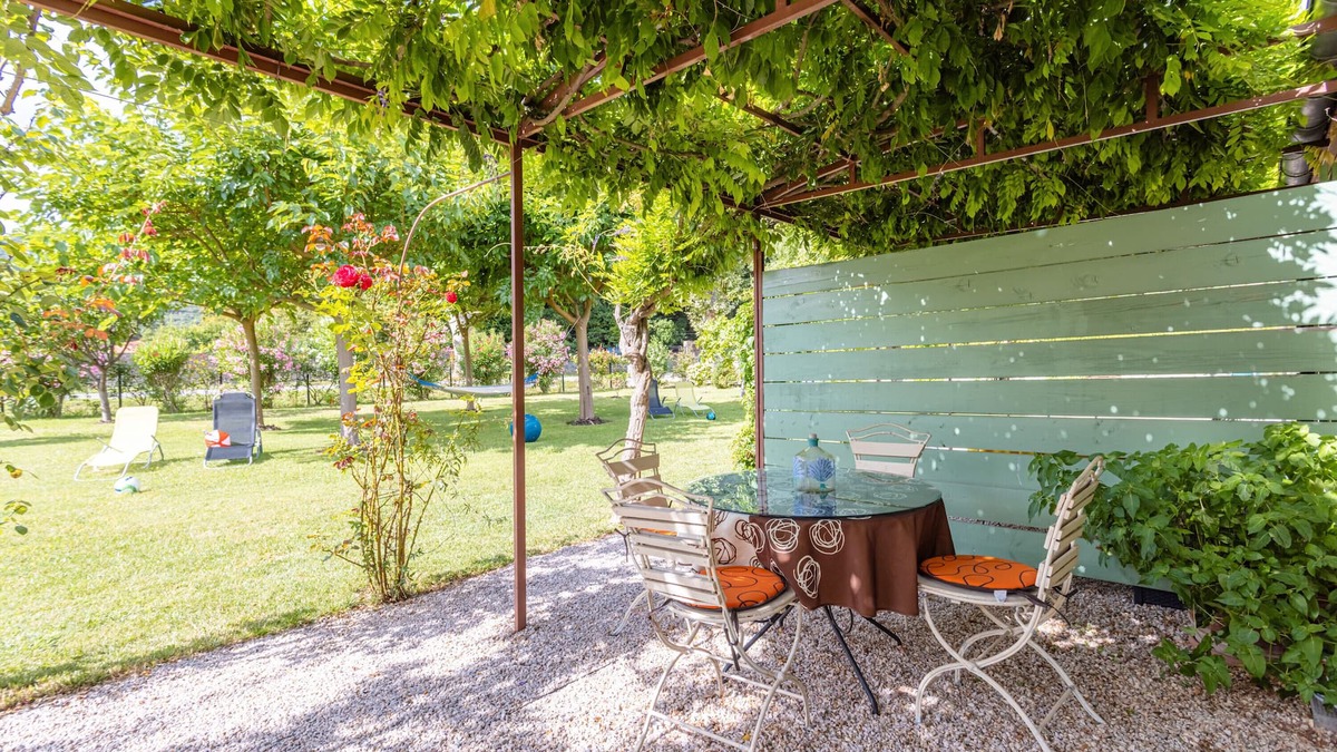 Caudies-de-Fenouilledes House | Holiday Home 'Au Vert' with Balcony and Wi-Fi