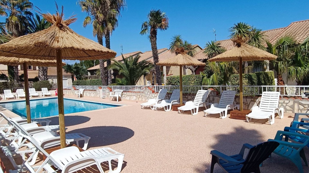 Roquefort-des-Corbieres House | Holiday Home 'La Capelle 4 Persons 877' with Shared Pool, Wi-Fi and Air Conditioning