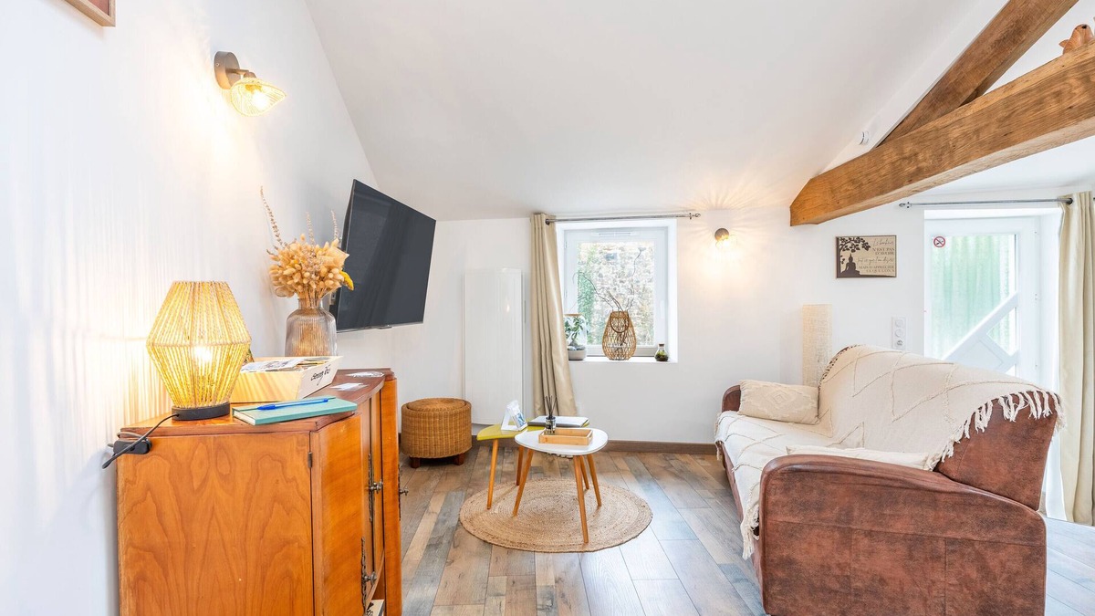 Saint-Hilaire-le-Vouhis House | Holiday Home 'Les Gats' with Wi-Fi