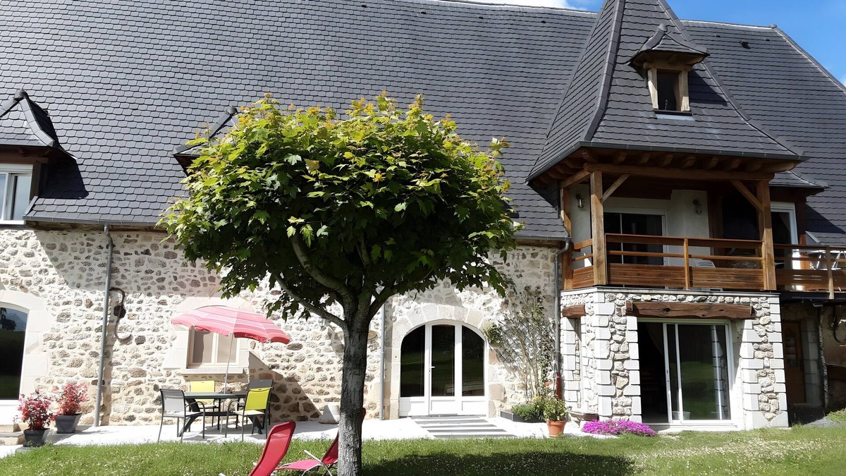 Saint-Mamet-la-Salvetat House | Holiday Home 'Gîte Le Rosier' with Wi-Fi