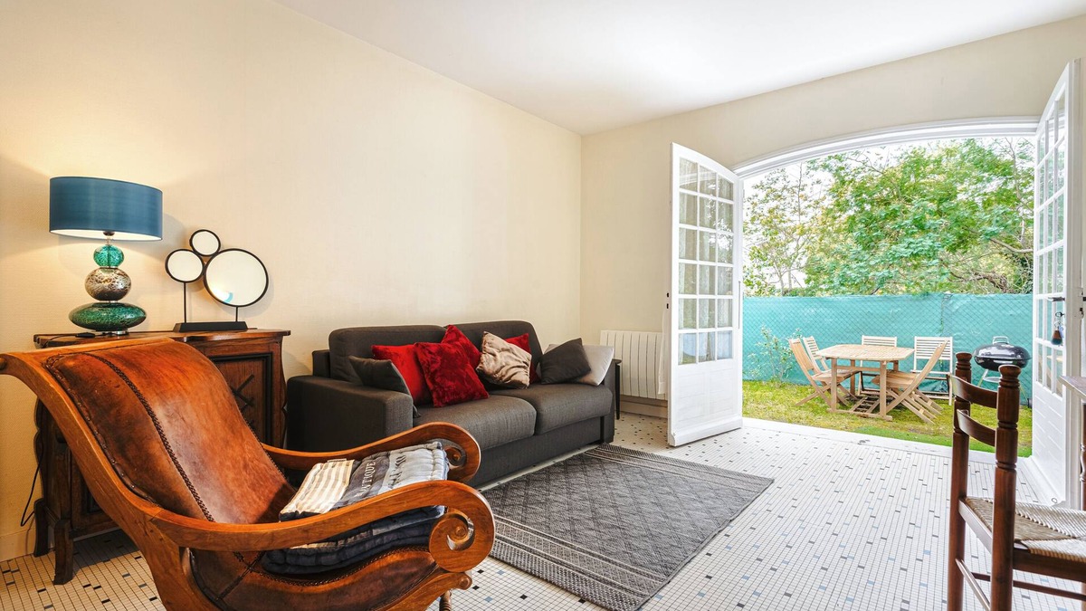 Saint-Trojan-les-Bains House | Holiday Home 'Longère Proche Plage Et Forêt 2' with Shared Terrace, Shared Garden and Wi-Fi