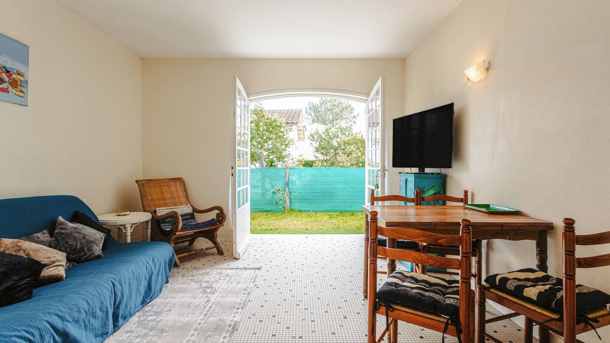 Saint-Trojan-les-Bains House | Holiday Home 'Longère Proche Plage Et Forêt 3' with Shared Terrace, Shared Garden and Wi-Fi