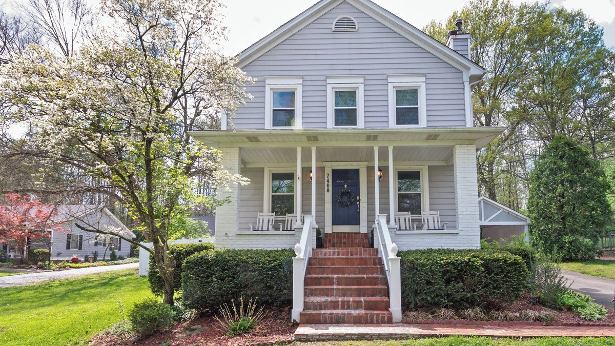 Crestwood House | Holiday Getaway ~ Hot Tub + Family-Friendly