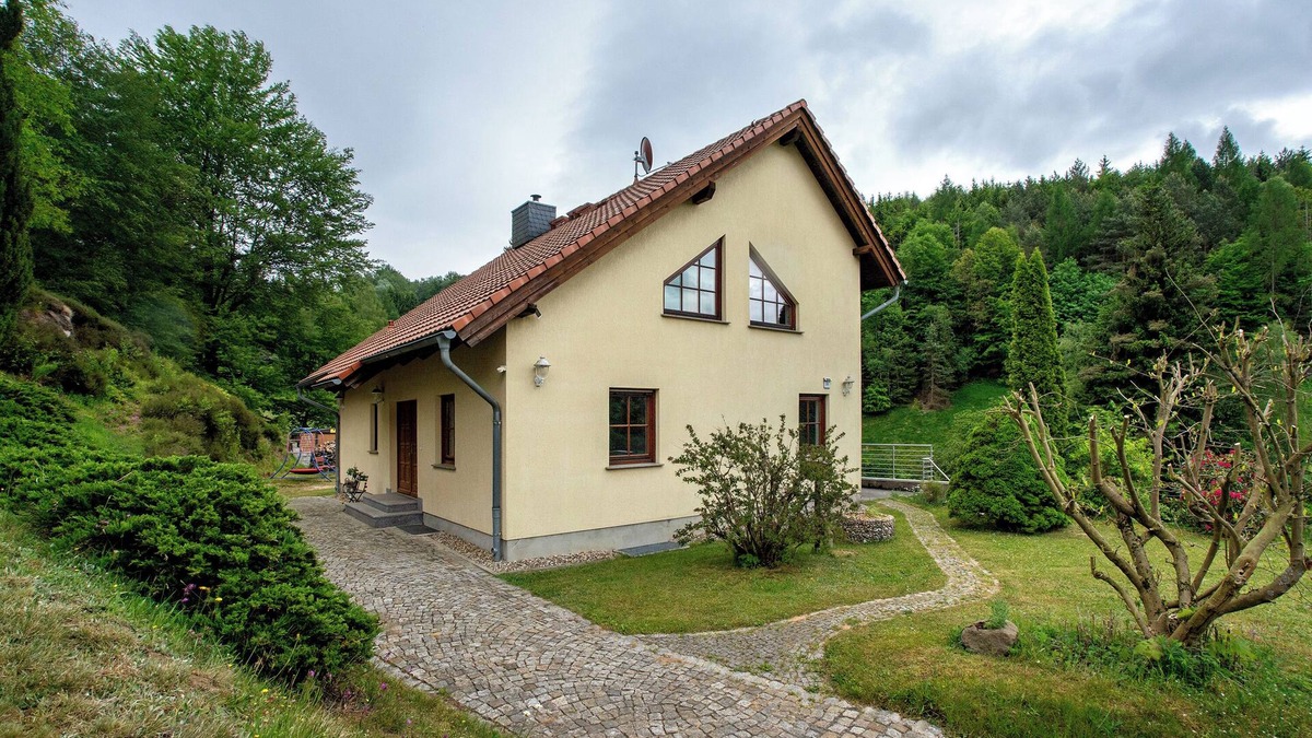 Luckendorf House | Holiday Home 'zum Zaunkönig' with Private Terrace, Private Garden and Wi-Fi