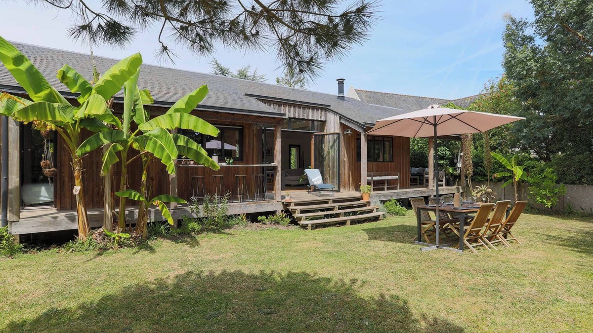 Etables-sur-Mer House | Holiday Home 'Gaetan' with Terrace, Private Garden and Wi-Fi