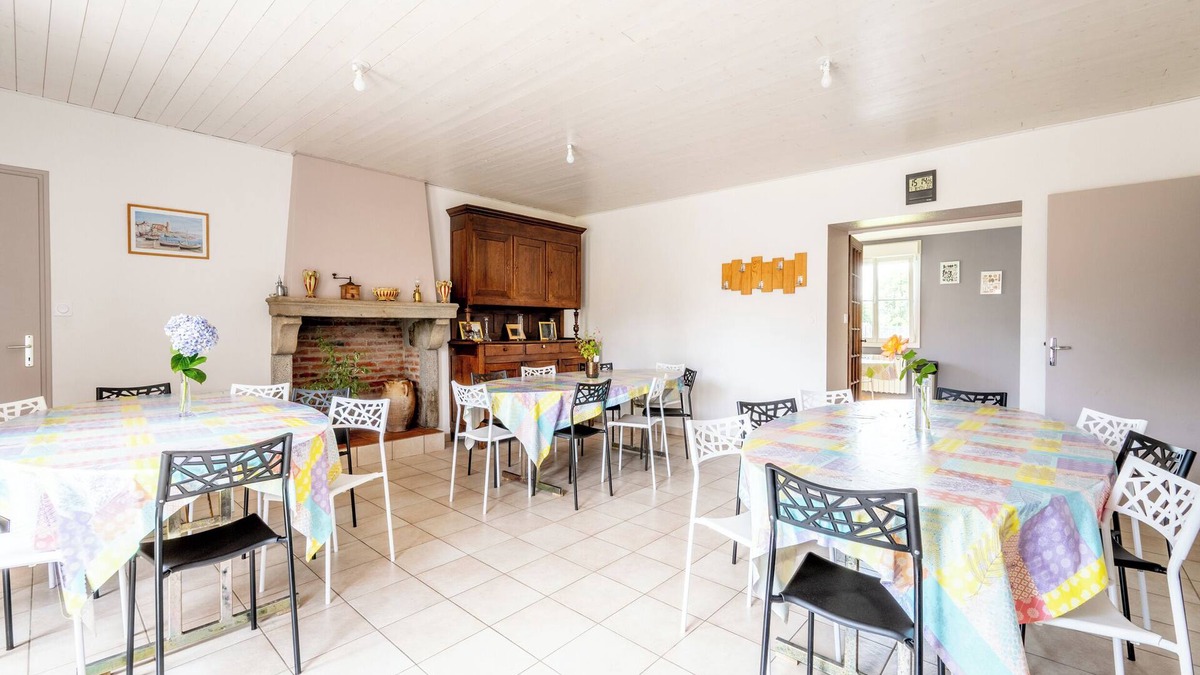 Saint-Etienne-du-Bois House | Holiday Home 'Gîte La Clé Des Champs' with Private Terrace and Private Garden