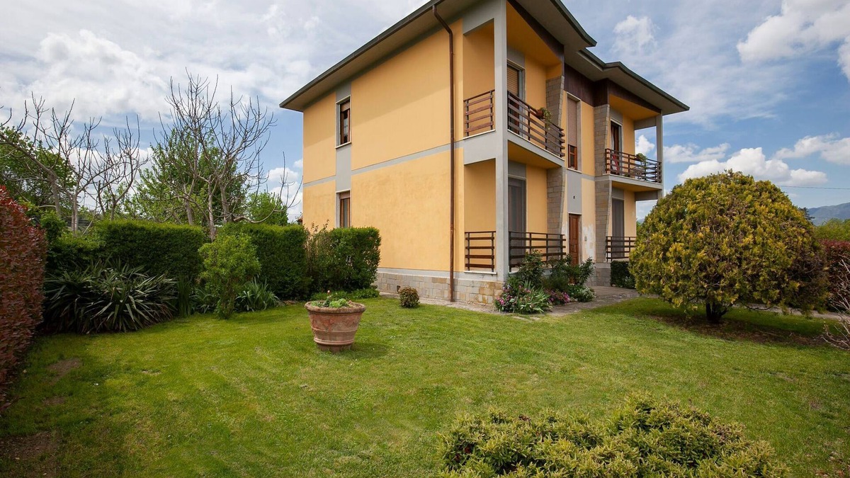 Borgo San Lorenzo House | Holiday Home near Florence with Garden