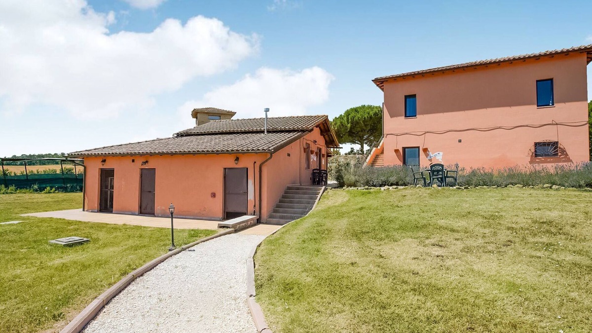Ferretto House | Holiday Home in Castiglione near the Lake