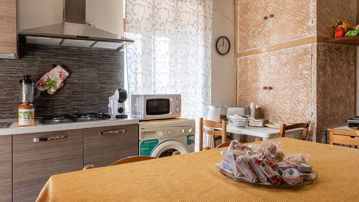 San Mauro Castelverde House | Holiday Home "Na Zia Pippina" with Sea View & Private Terrace