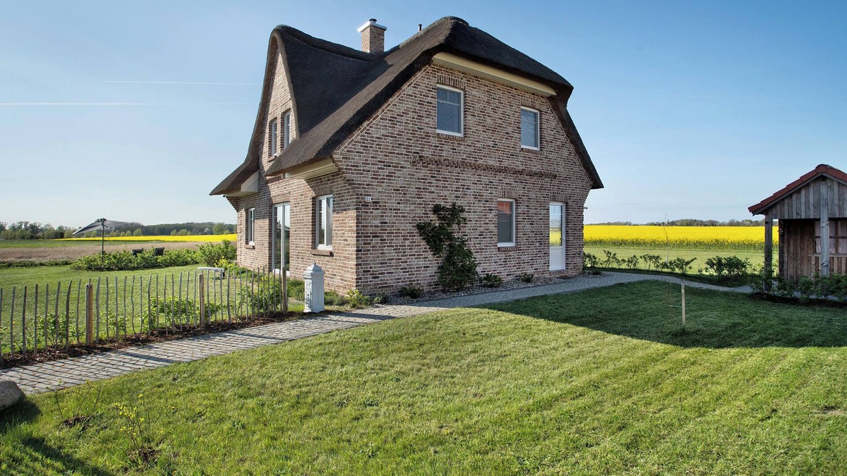 Poseritz House | Holiday Home 'Meerzeit' with Lake View, Private Terrace and Wi-Fi