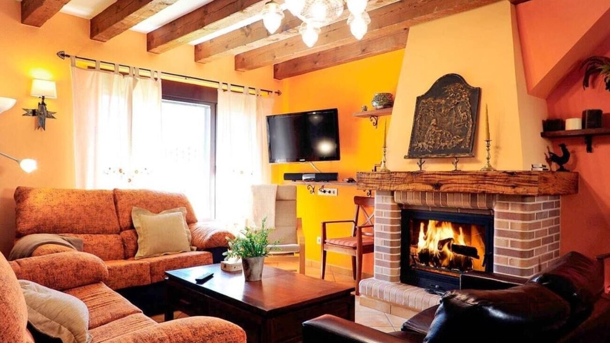 Aldehuela del Rincon House | Holiday Home 'El Valle De La Mantequilla' with Mountain View, Private Terrace and Wi-Fi