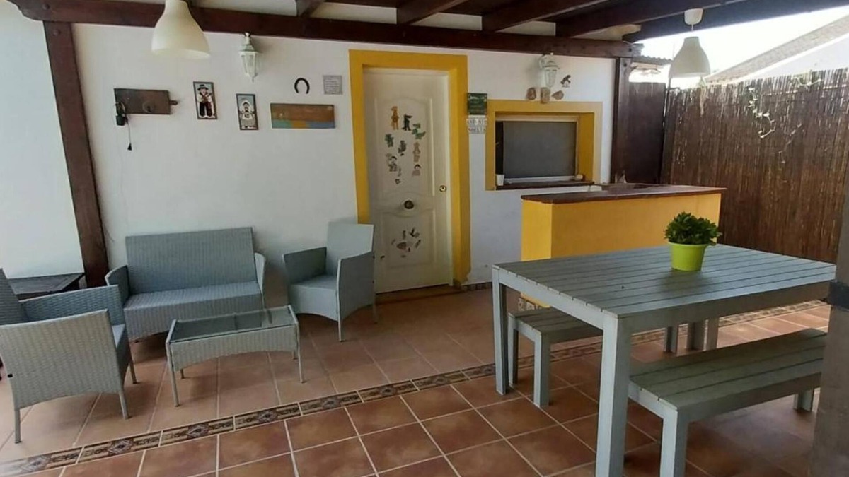 Arcos de la Frontera House | Holiday Home 'Victoria' with Private Pool, Wi-Fi and Air Conditioning