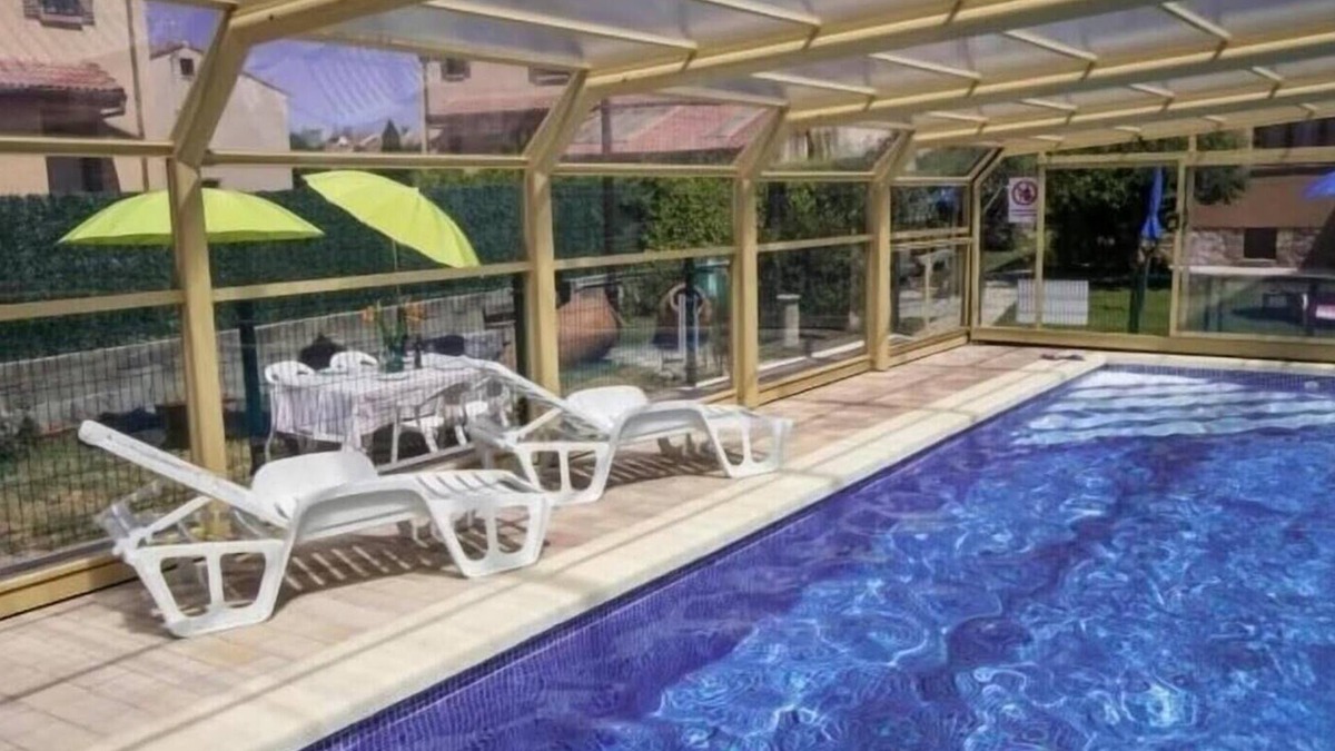 Palazuelos de Eresma House | Holiday Home 'Balcon De Pilatos' with Mountain View, Private Pool and Wi-Fi