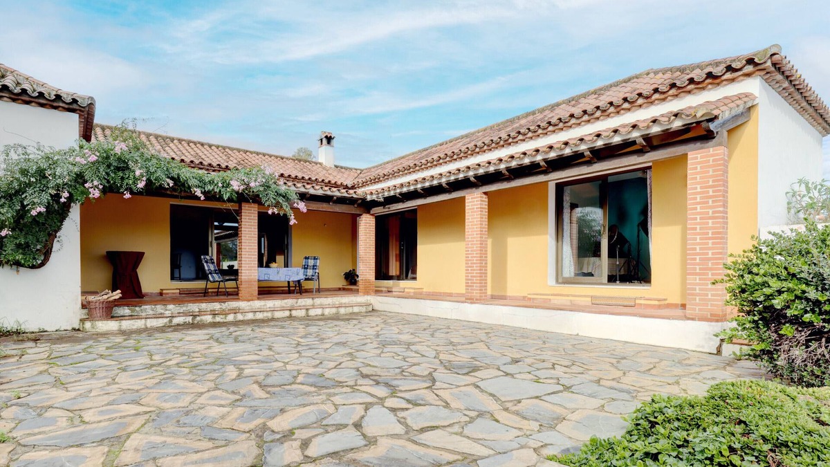 Jimena de la Frontera House | Holiday Home 'Finca Los Pájaros' with Private Terrace, Wi-Fi and Air Conditioning