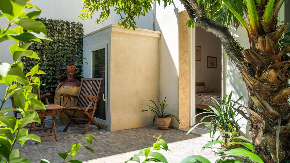 San Cesario di Lecce House | Holiday Home 'Tramontana' with Shared Terrace, Wi-Fi and Air Conditioning