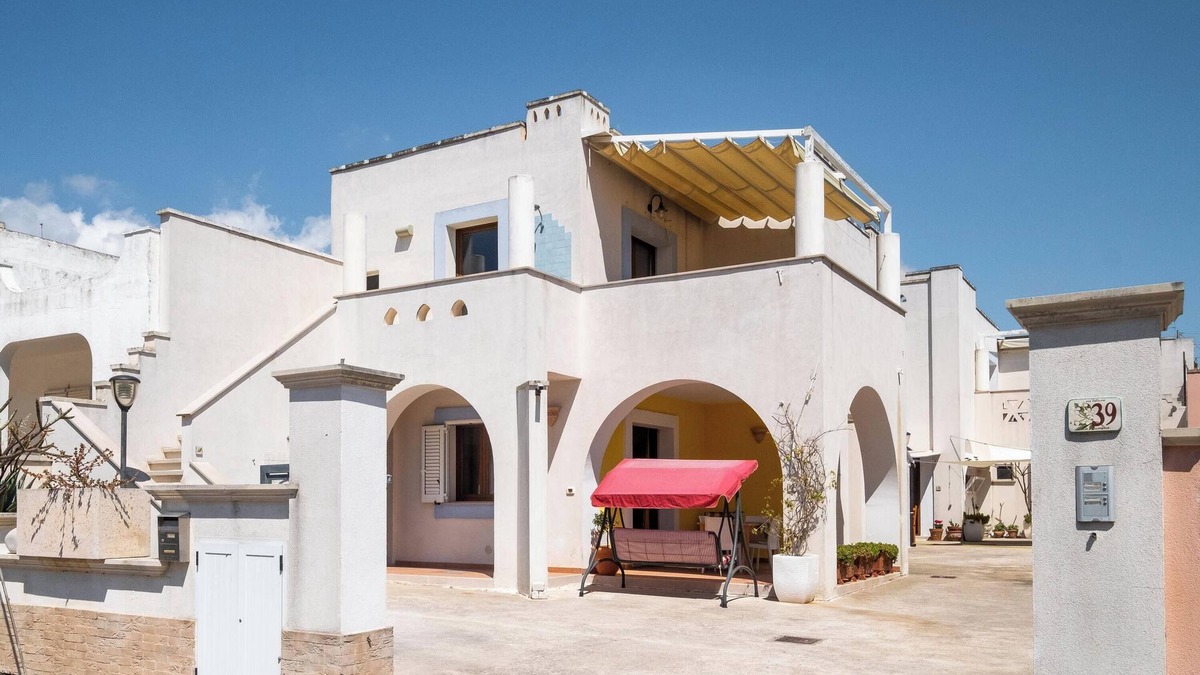 Santa Maria di Leuca House | Holiday Home 'Sacara - Piano Terra - La Plumeria' with Private Terrace, Balcony and Air Conditioning