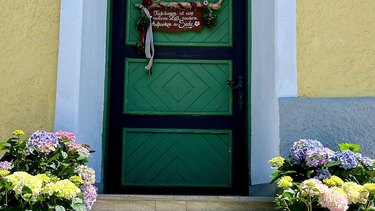 Sankt Johann im Pongau House | Holiday Home 'Bauernhaus Höllwart' with Mountain View, Private Terrace and Private Garden