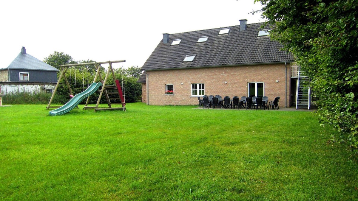 Robertville House | Holiday Home in Robertville with Sauna & Garden