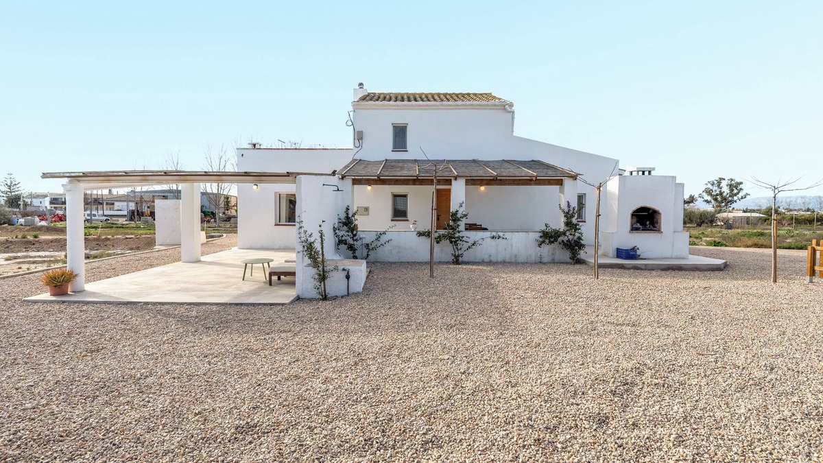 Sant Jaume d'Enveja House | Holiday Home 'Mas Midó' with Mountain View, Wi-Fi and Air Conditioning