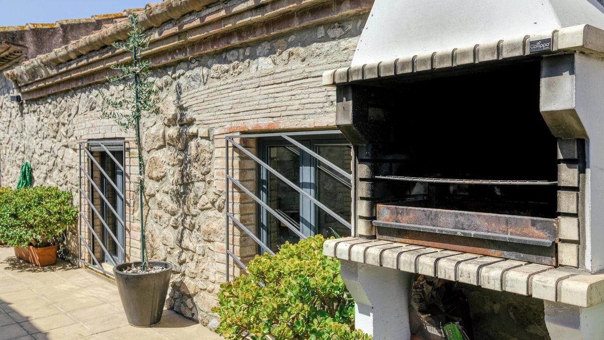 Torroella de Fluvia House | Holiday Home "Can Salva charm on the Costa Brava" with Large Terrace & Wi-Fi