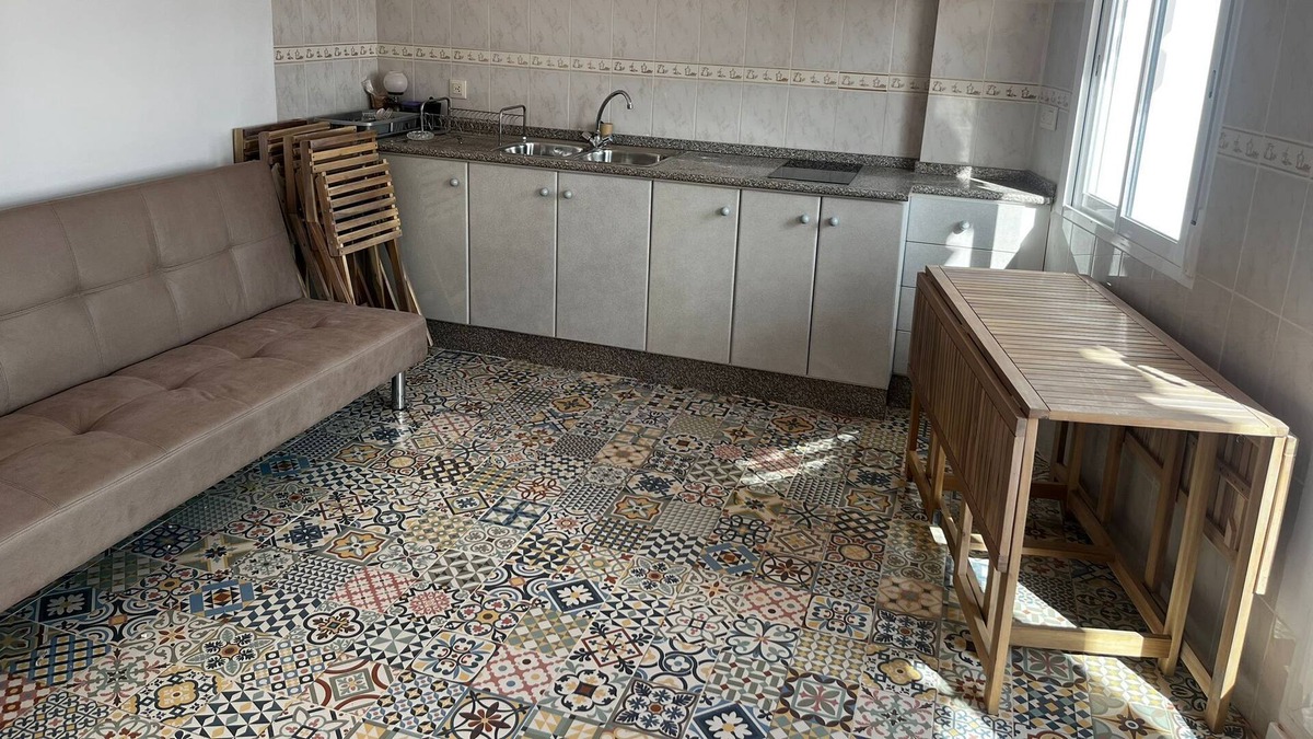 Villar del Arzobispo House | Holiday Home 'Casa Konra' with Mountain View, Private Terrace and Wi-Fi