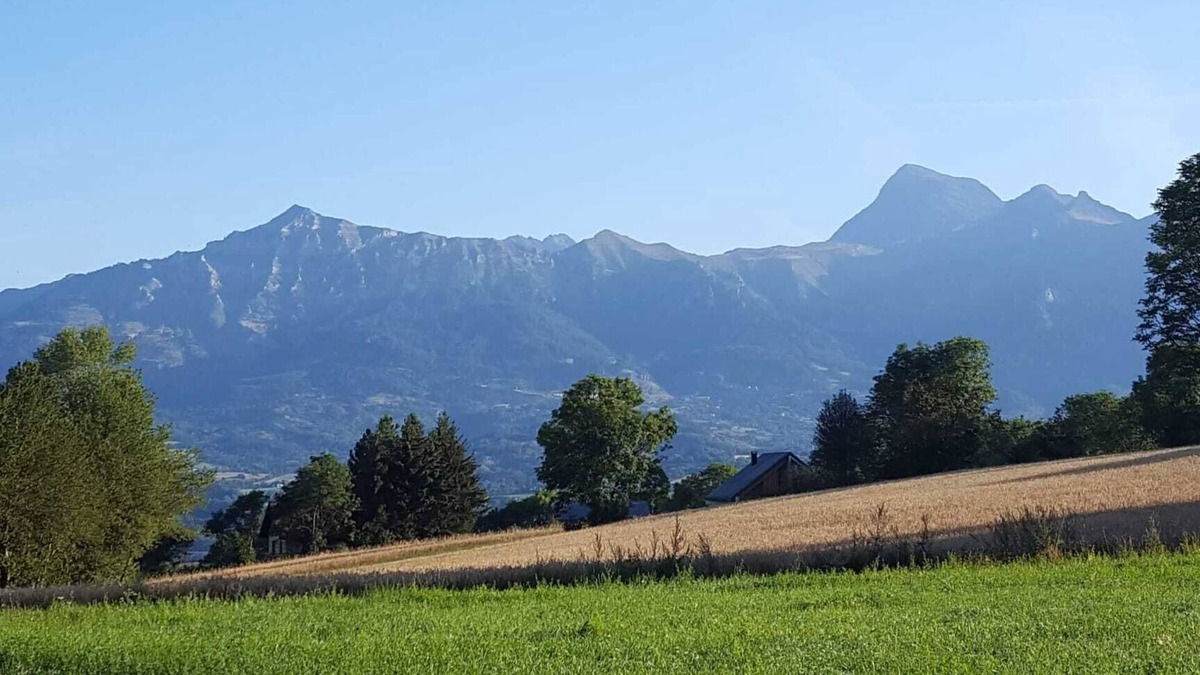 Forest-Saint-Julien House | Holiday Home 'Grand Chalet Familial' with Mountain View, Private Terrace and Wi-Fi