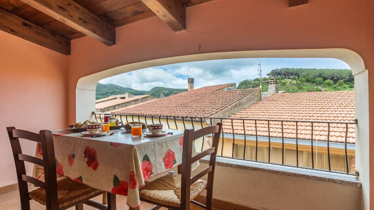 Scano di Montiferro House | Holiday Home 'Grande Casa Nel Villaggio' with Mountain View, Private Terrace and Wi-Fi