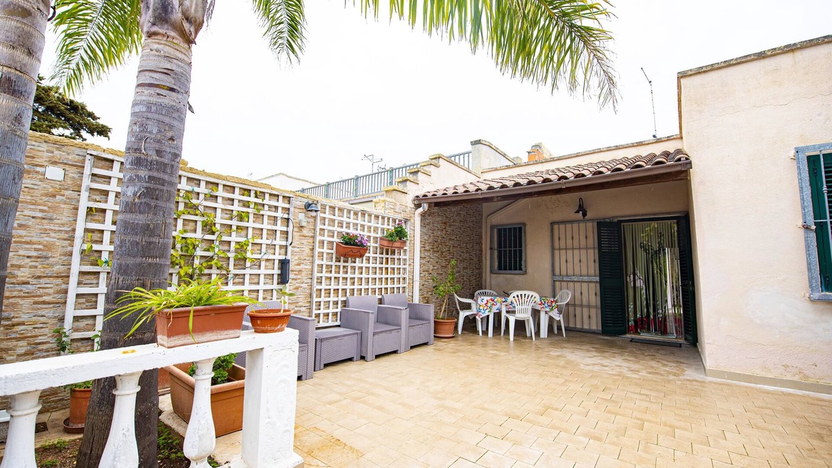 La Strea House | Holiday home 20 meters from the sea