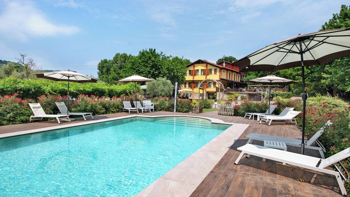 Cavaion Veronese House | Holiday Home 'Agriturismo Ca Persiane' with Private Pool, Wi-Fi and Air Conditioning