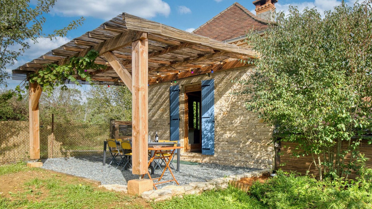 Sainte-Orse House | Holiday Home 'À La Ferme' with Private Terrace and Private Garden