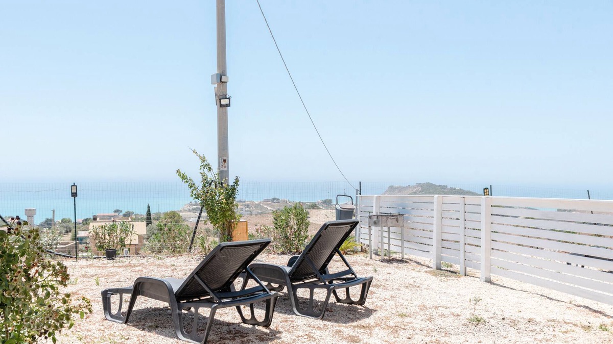 Realmonte Apartment | Holiday Home 'Abbacari 1' with Sea View, Wi-Fi and Air Conditioning