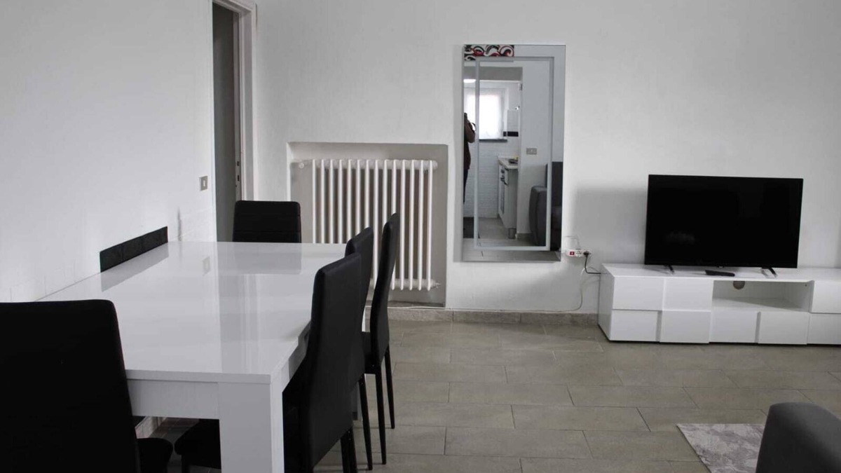 Migliarino House | Holiday Home 'Affittacamere Da Lory' with Private Garden and Wi-Fi