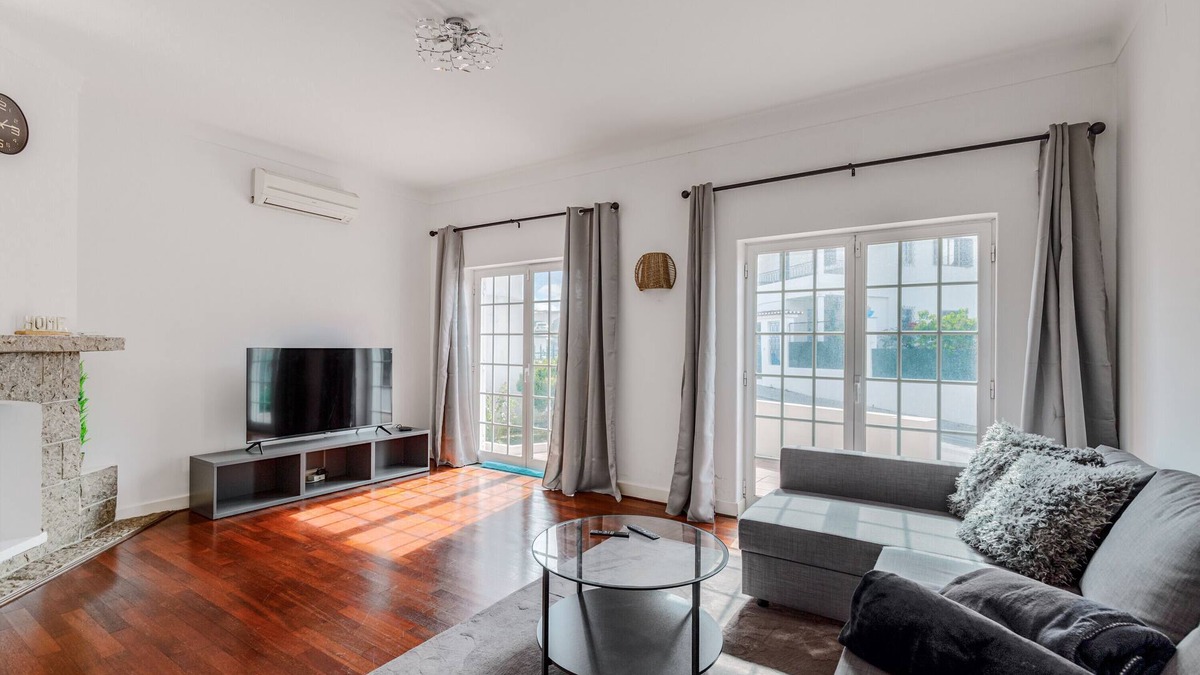 Coruche House | Holiday Home 'Alojamento Local Coruche Erra' with Lake View, Wi-Fi and Air Conditioning