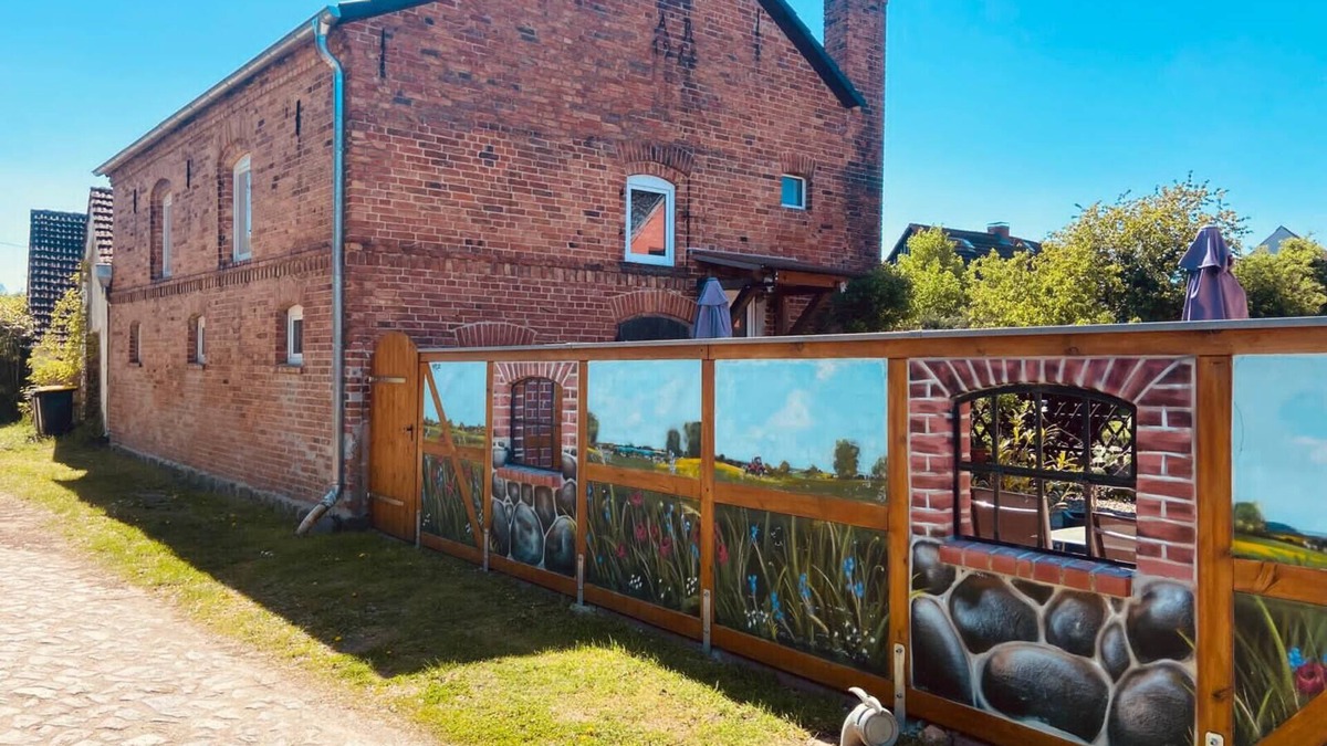 Warnitz House | Holiday Home 'Alter Stall' with Private Terrace, Private Garden and Wi-Fi